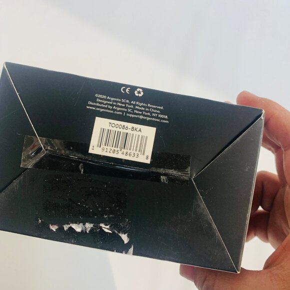 REAL SIMPLE Silicone 2 in 1 Charging Station Black (iPhone/headphones) - Picture 9 of 10